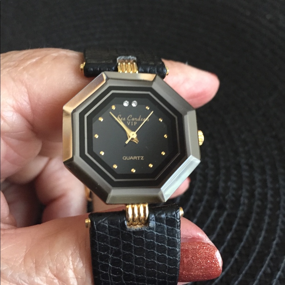 Novelty Fashion Quartz Watch with Black Leather Band.